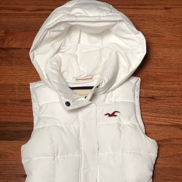 Hollister Other - HOLLISTER girls puffer jacket vest w/hood white XS